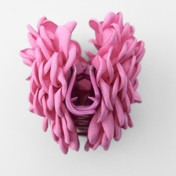 Zara textured flower large hair clip - Picture 5 of 6